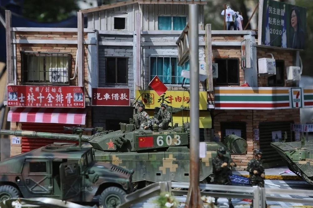 【武統台灣】北京模型交流賽　作品「台北不設防」模擬解放軍坦克入城