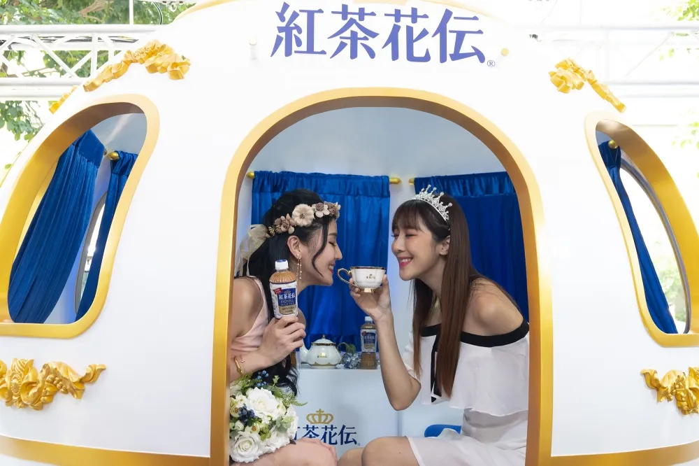 【有片】「紅茶花伝」打造莊園馬車快閃信義區　限時三天拍照打卡就送你免費喝