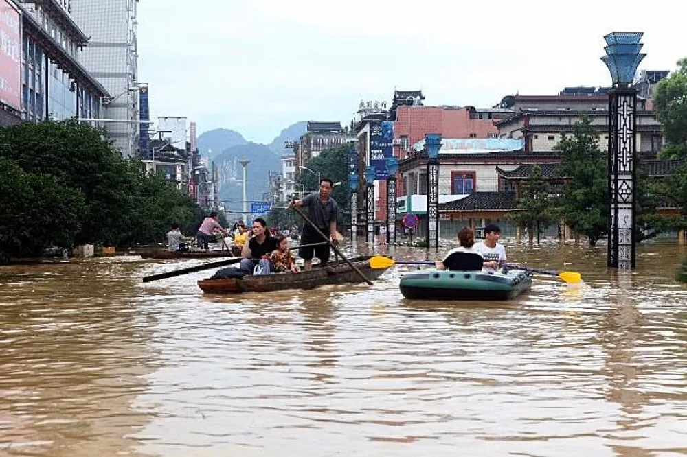 極端氣候釀災　中國南洪水北高溫