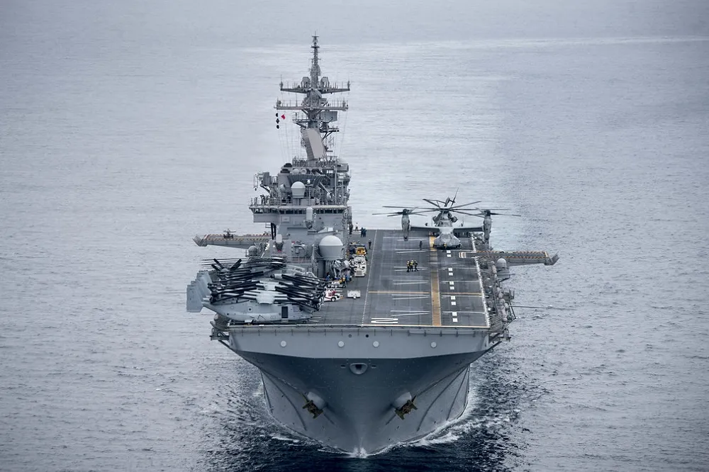 15日解放軍機攜掛飛彈　劍指美軍搭載F-35戰機的胡蜂級兩棲突擊艦
