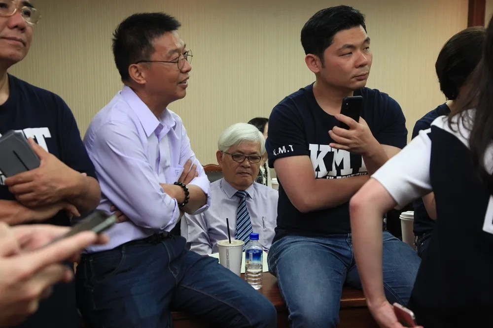 【大混戰】中選會主委人事案強勢過初審　李進勇挨酸「三秒勇」