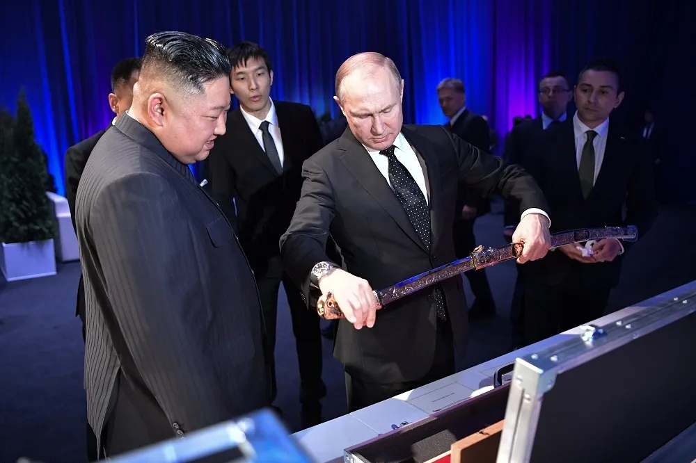 【普金首會】俄方鹿肉招待貴客　金正恩贈寶劍象徵「北韓靈魂」