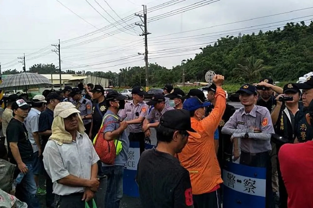 小英取消新竹行程　南下高雄贈匾反年改如影隨形