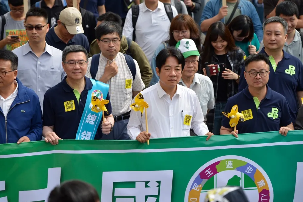 【王不見王】廢核遊行台北萬人參與　蔡英文、賴清德同場不齊走
