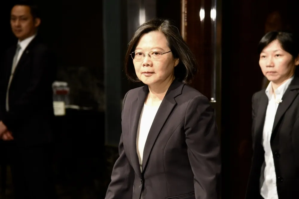 馬英九批太陽花及民進黨害慘台灣經濟　蔡英文反擊：不負責任