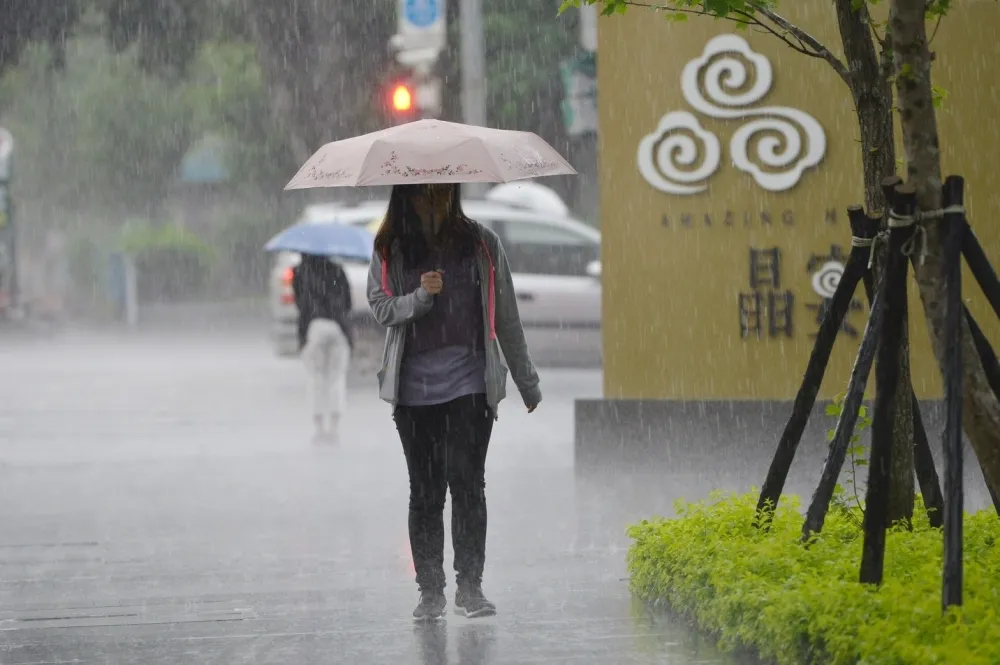 2019首波梅雨鋒面過境　全台16縣市大雨特報