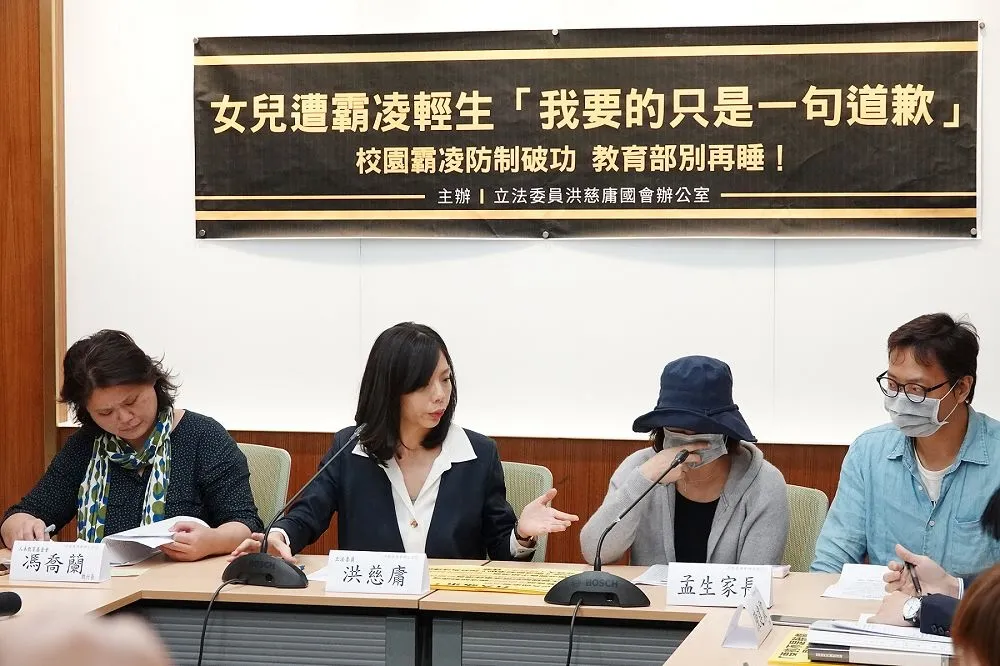 【她死了沒人道歉】座位很髒、長蟲罰「特別座」　又一起校園霸凌跳樓