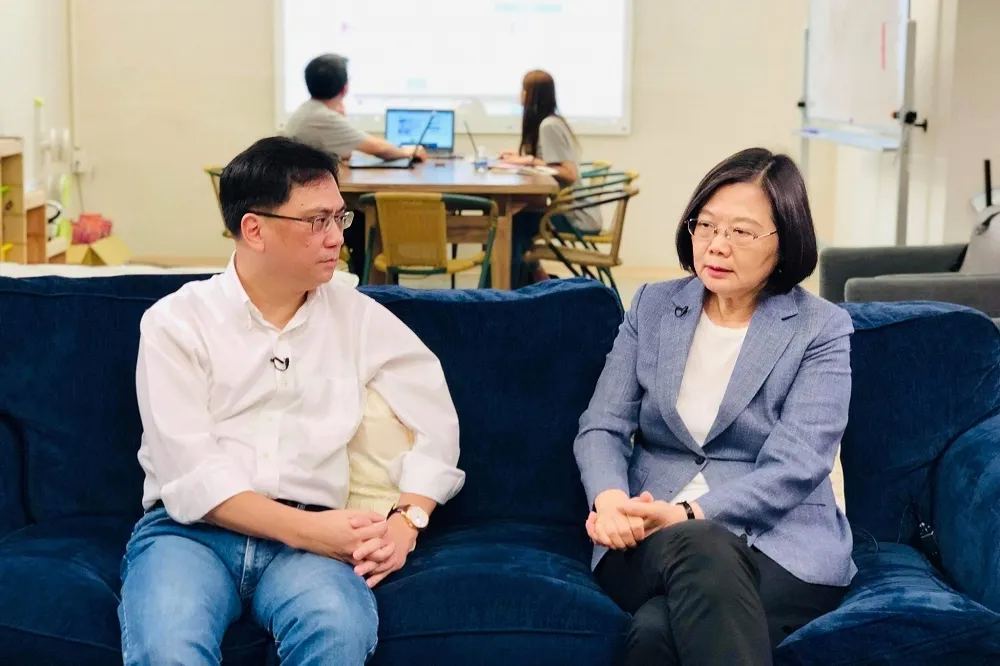 【總統級業配文】她買了10個防盜後背包　蔡英文遇到486完全沒轍