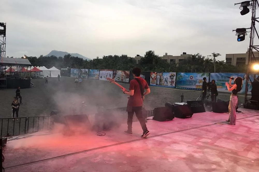 春吶移師旗津首日人氣淡　韓國瑜4日登台獻唱《讀你》助勢