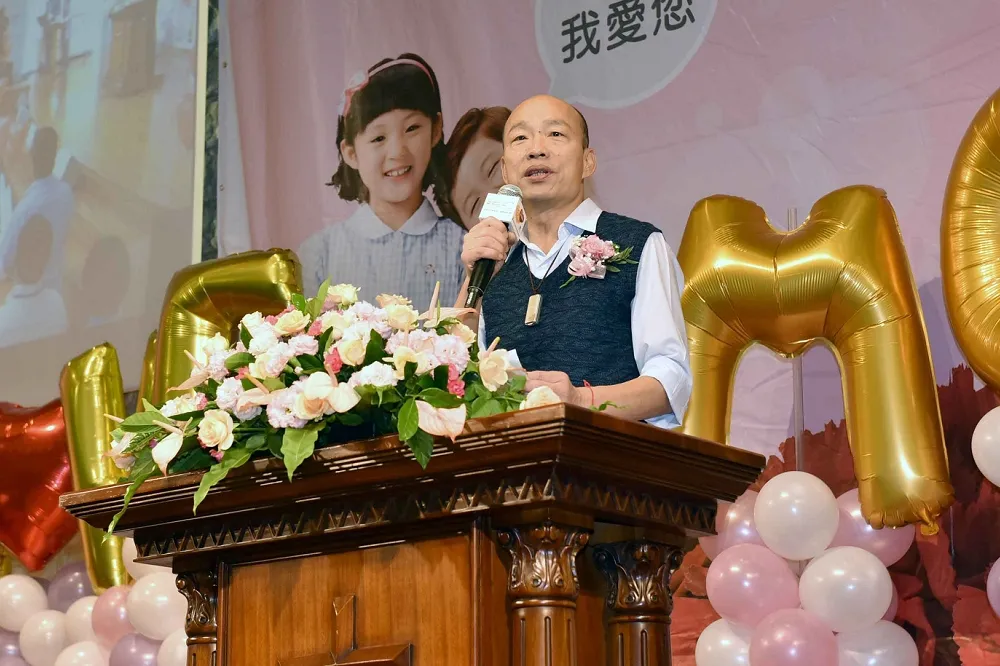 【總要比一比】郭台銘媽媽給10萬創業　韓國瑜感念媽媽500元買便當