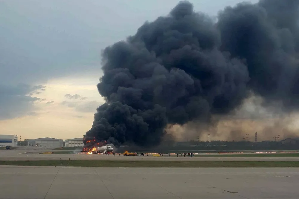 俄航客機緊急迫降起火　機上78人共41死