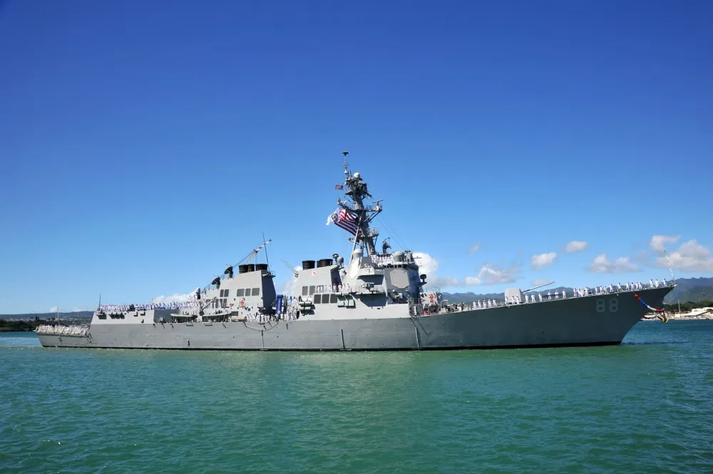 兩艘美軍驅逐艦「闖入」南沙島礁12海浬　中國外交部：停止挑釁行為！