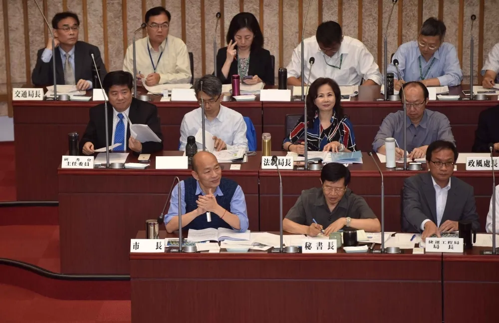 【直播】綠議員疑韓國瑜用人操守　爆觀光局主秘是李佳芬閨蜜　  