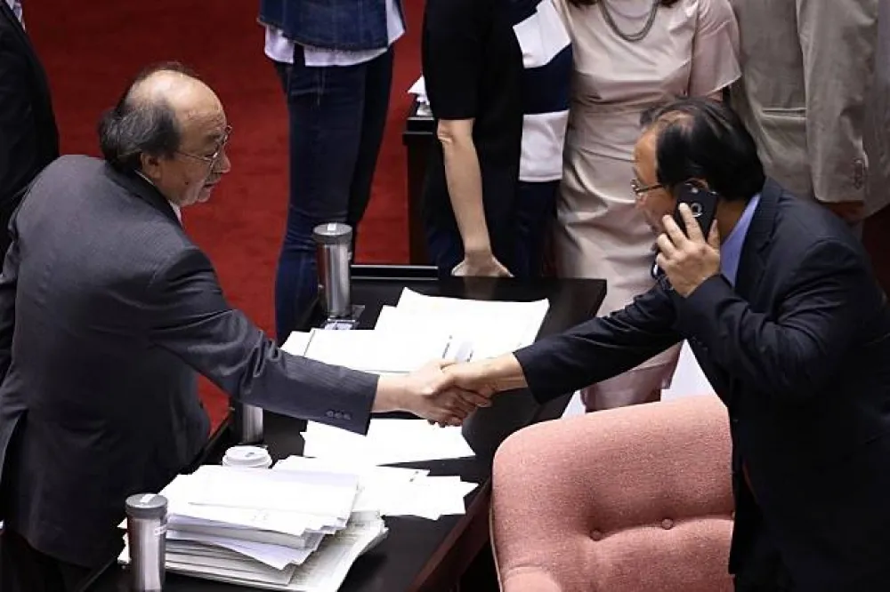 【內幕】藍委放行前瞻　支持者打爆電話「下次不投你們了」