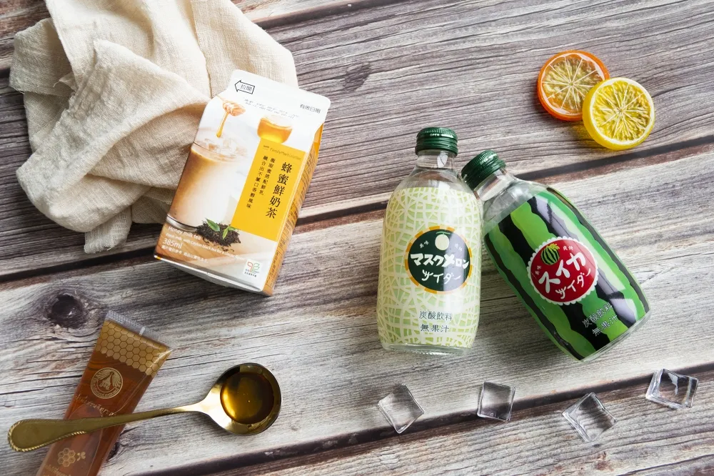 【開箱】快來搶喝一波！7-11、全家話題飲品新上市　布丁奶茶、蜂蜜牛奶&鮮奶茶、水果汽水限量開賣