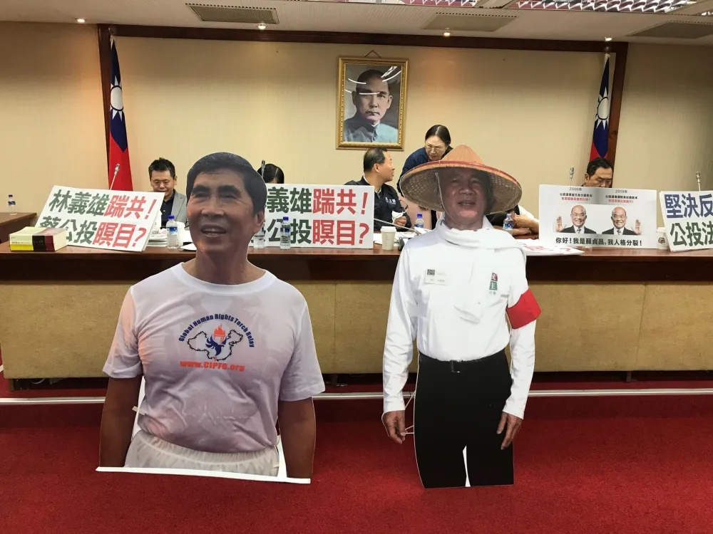 藍委續占主席台杯葛會議　立院門鎖遭灌三秒膠換鎖全民買單