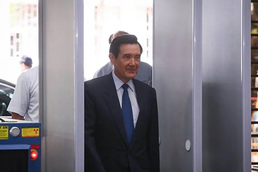 【洩密案】女檢十問馬英九　馬又出名言「看報才知道」