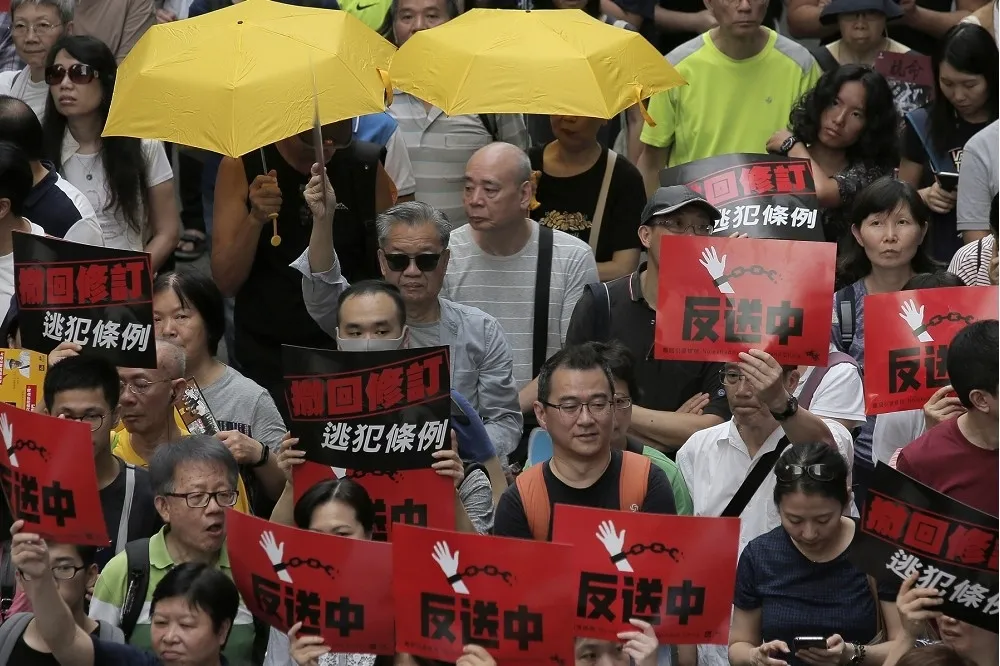 《香港革新論》：港資兔死狗烹　自招送中條例