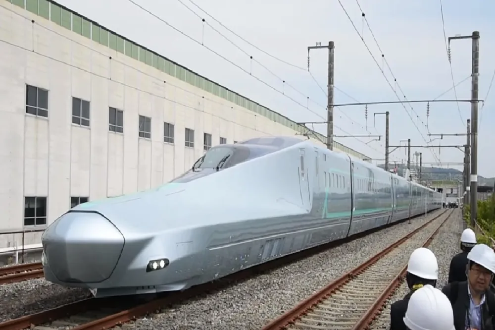 【全球最速子彈列車】長鼻子新幹線ALFA-X首亮相　最快可達時速400公里
