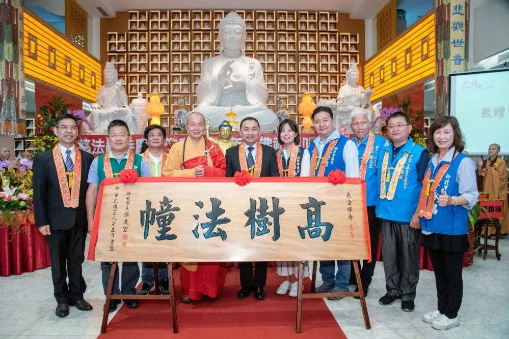 慶佛誕 全台900寺廟叩鐘祈福