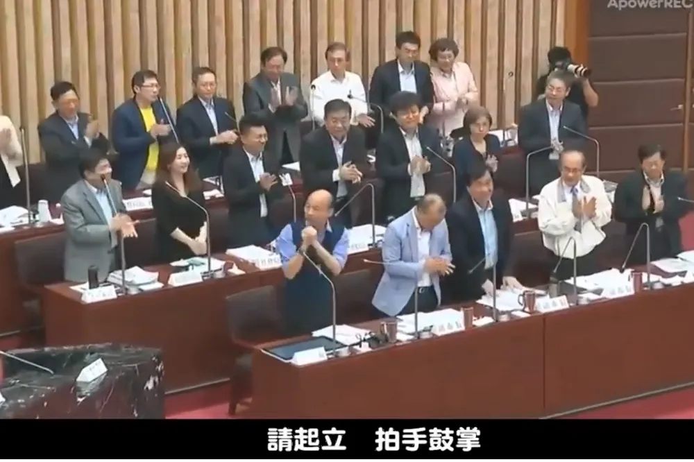 傻眼！　藍議員要全體起立鼓掌「給韓國瑜101分」