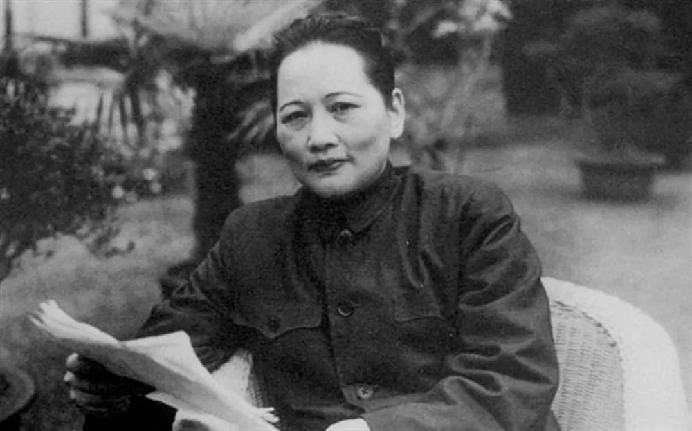 裴毅然：史塵散盡說慶齡