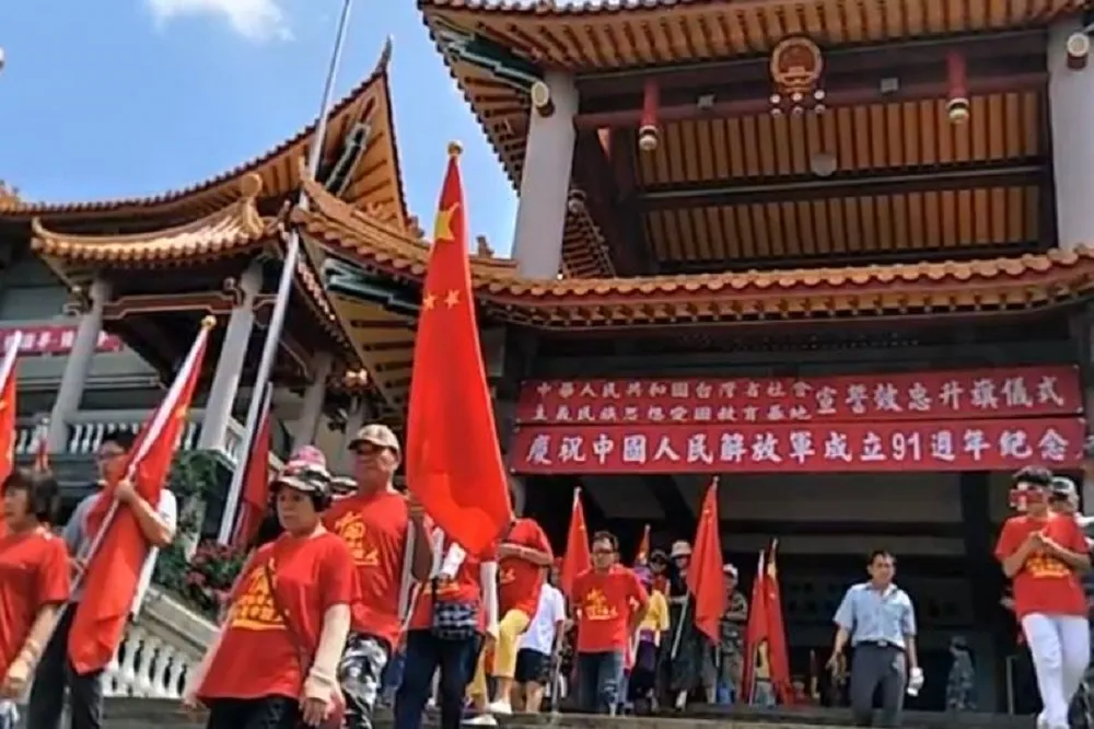 碧雲禪寺「染紅」變五星廟　陳師孟痛批：蔡英文沒魄力帶領台灣