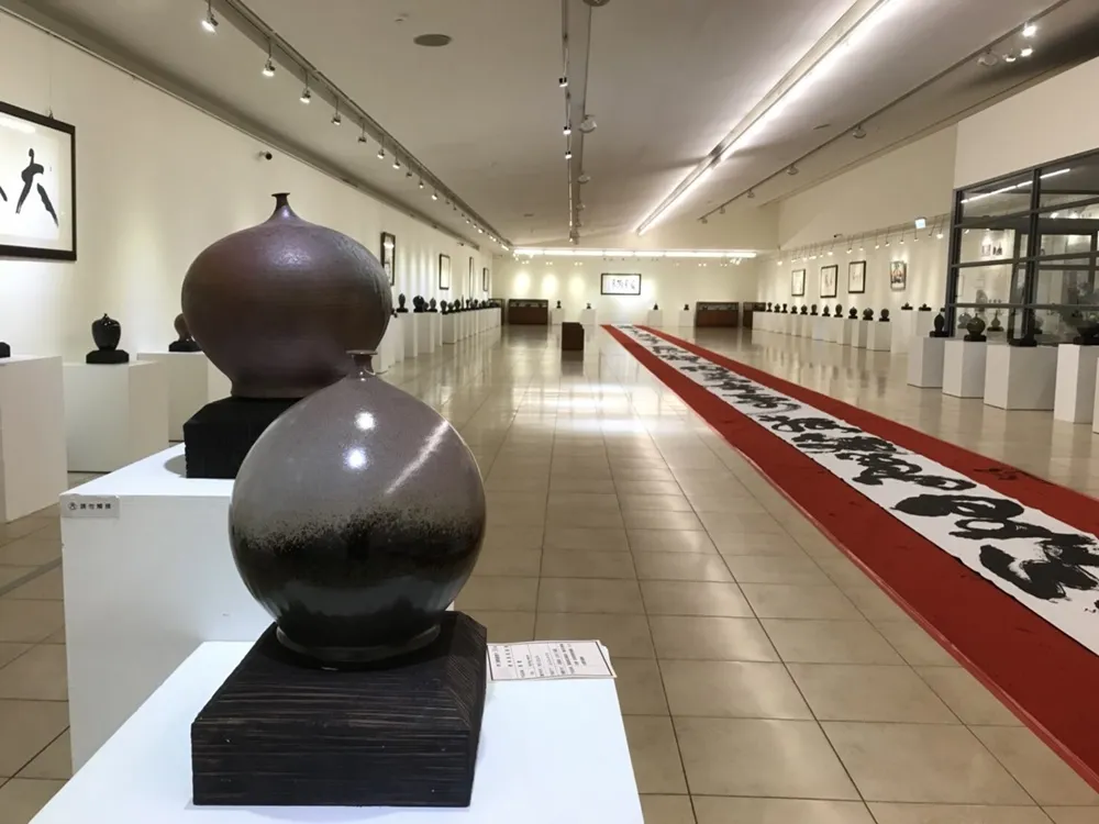 蘊菁陶采－李仁燿陶藝創作 30 年經典巡迴個展」