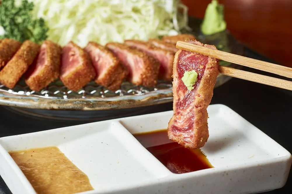 【有片】日本排隊名店「牛かつもと村」元村炸牛排　全台獨家進駐林口三井