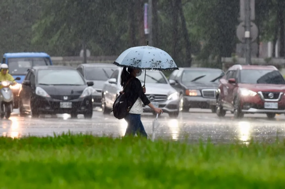 【鋒面南移中】淡水累積雨量飆222毫米　聖約翰、醒吾科大停課