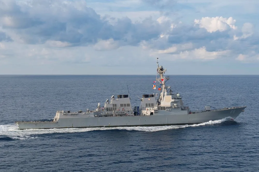 美驅逐艦闖南海黃岩島　解放軍南部戰區以海空兵力警告驅離