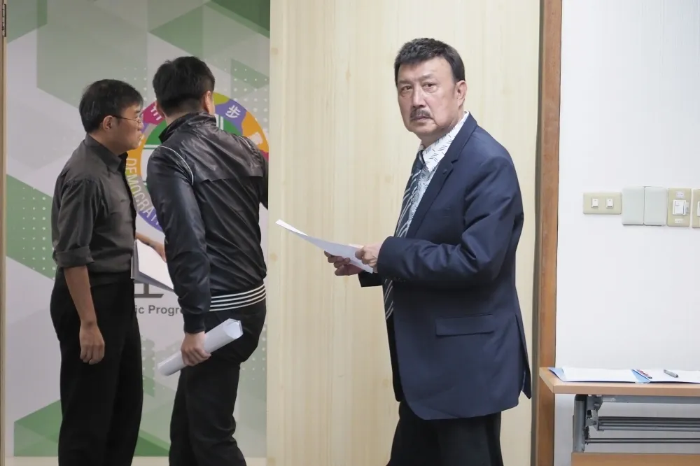 余天揪19黨部主委連署挺英　黃先柱怒轟：讓民主哭泣的鴻門宴