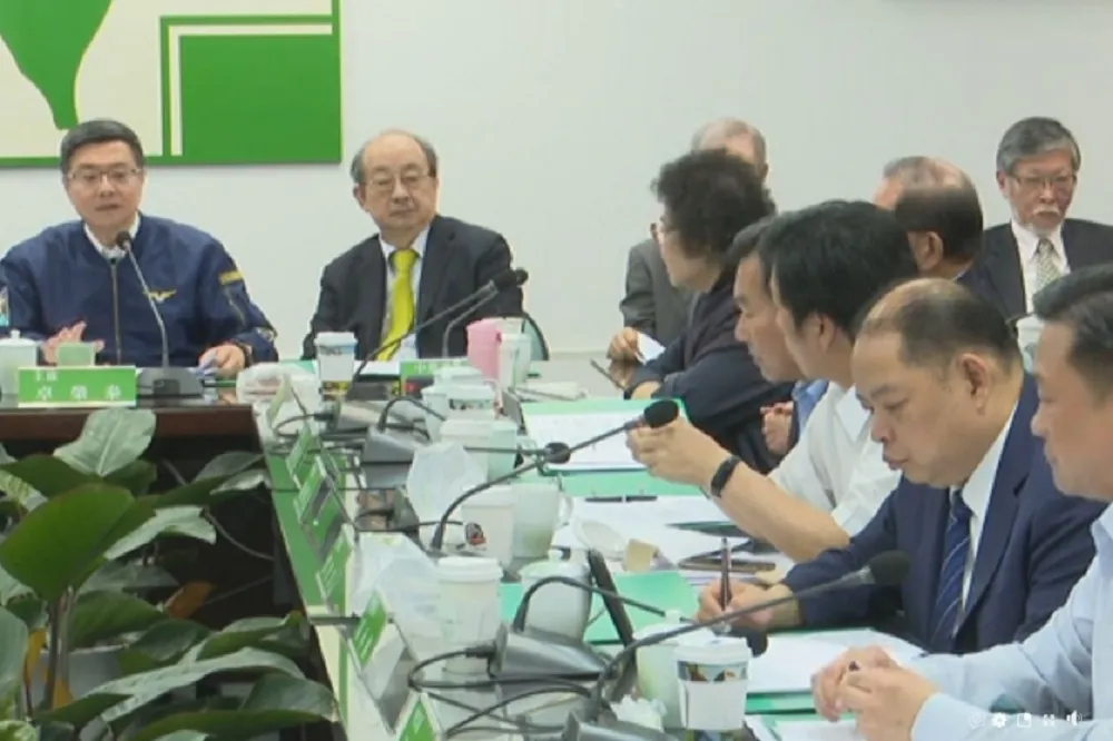 【直播】卓榮泰稱蔡賴沒共識就依規辦初選　賴清德急赴中執會