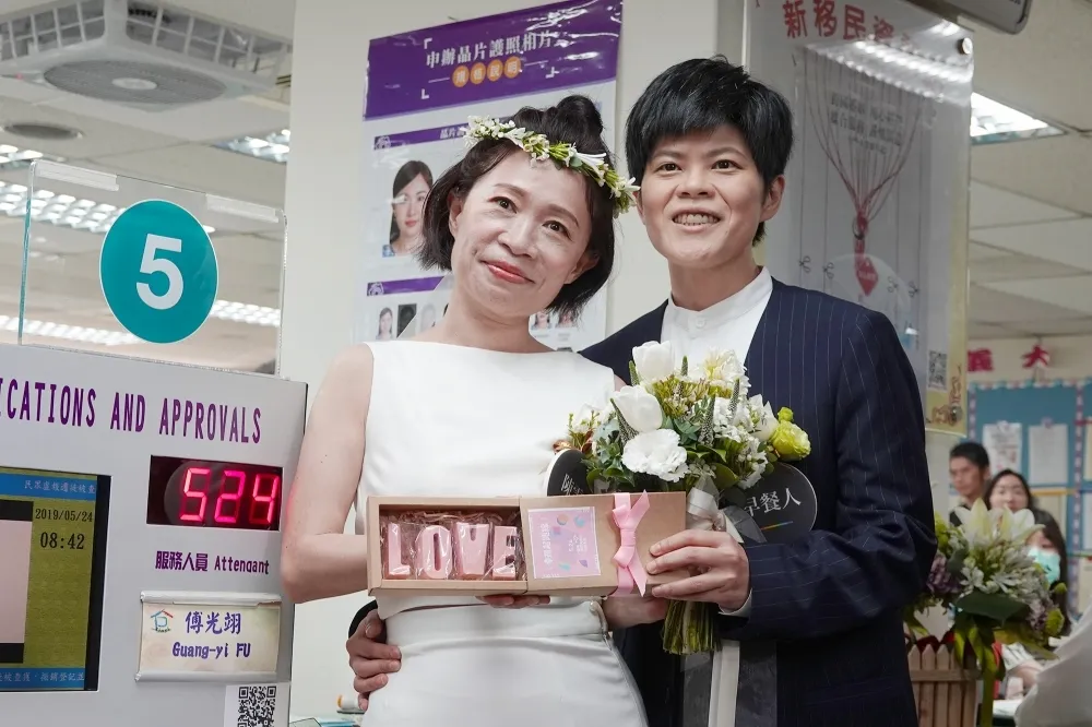 【同婚首上路】逾3百對同志伴侶結婚　陳雪：登記3分鐘同志運動卻走很久
