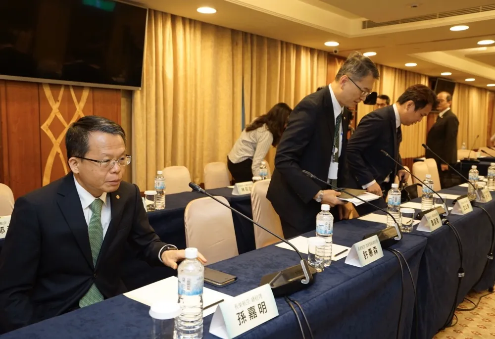 【直播】工會啟動罷工投票後　長榮航首次勞資協商  