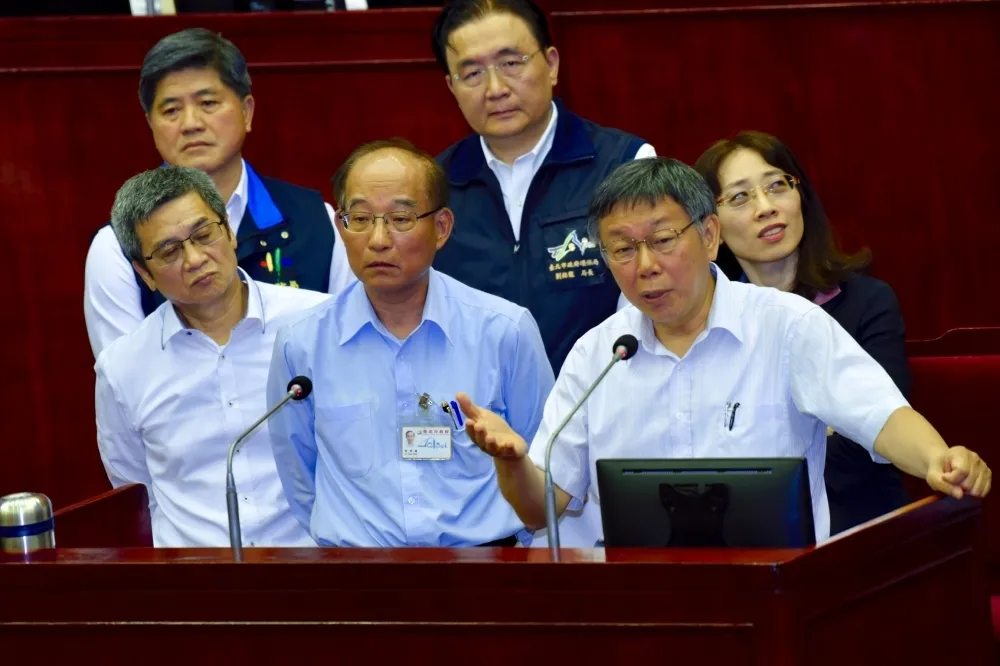 【直播】柯文哲怒喬蛋錄音市府遭竊聽　簡舒培嗆：若不是你要不要退政壇？