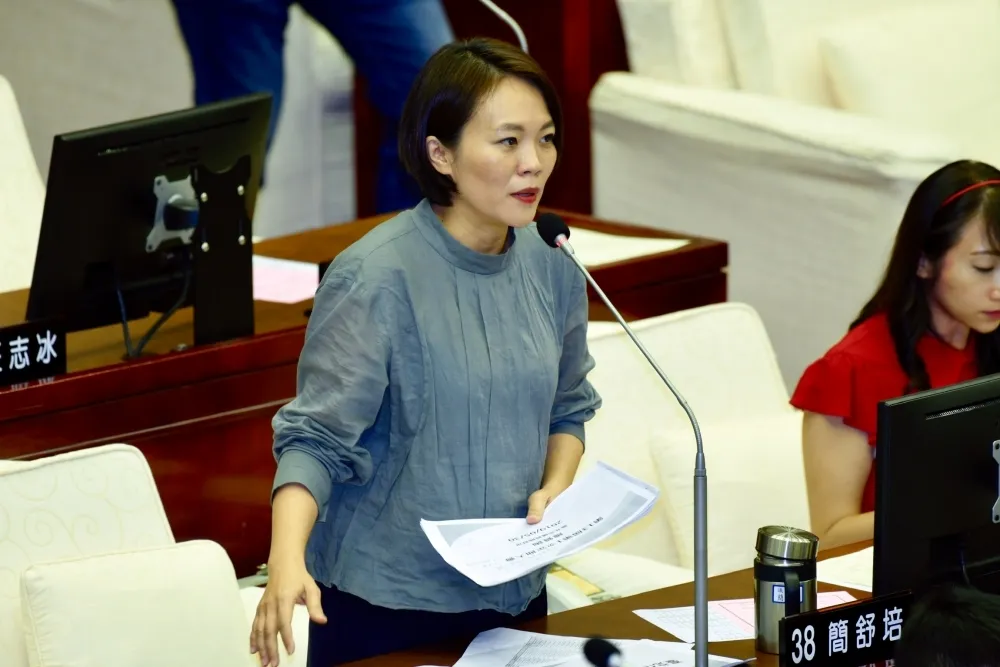 柯文哲諷上任4年半隨時遭竊聽　簡舒培嗆：是我竊聽就辭議員