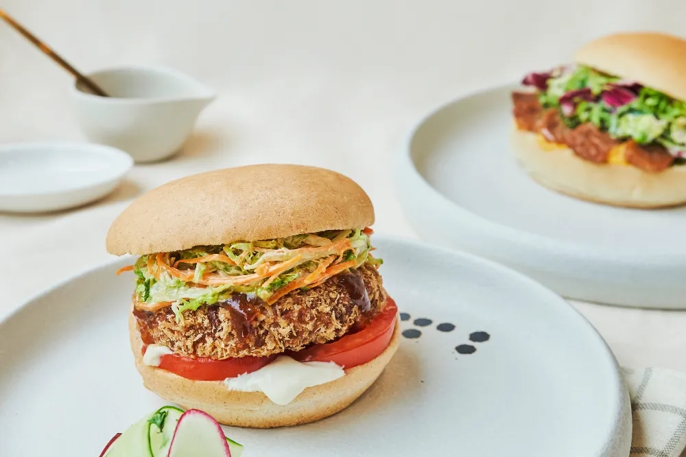【有片】比爾蓋茲、李奧納多投資的「未來漢堡」　全台首家獨立門市「V Burger」6/1 微風廣場登場