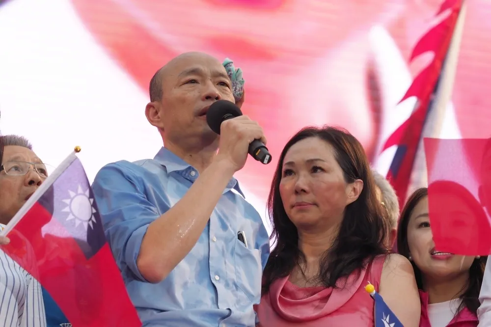 【王小姐桃色風暴】韓國瑜142字感謝凱道造勢　李佳芬現身破除夫妻失和流言