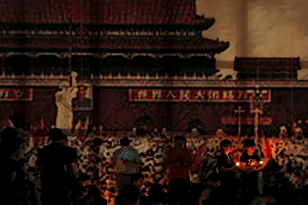 【六四30周年】香港維多利亞公園6萬人弔亡魂　「我們否認殺人的政權」 