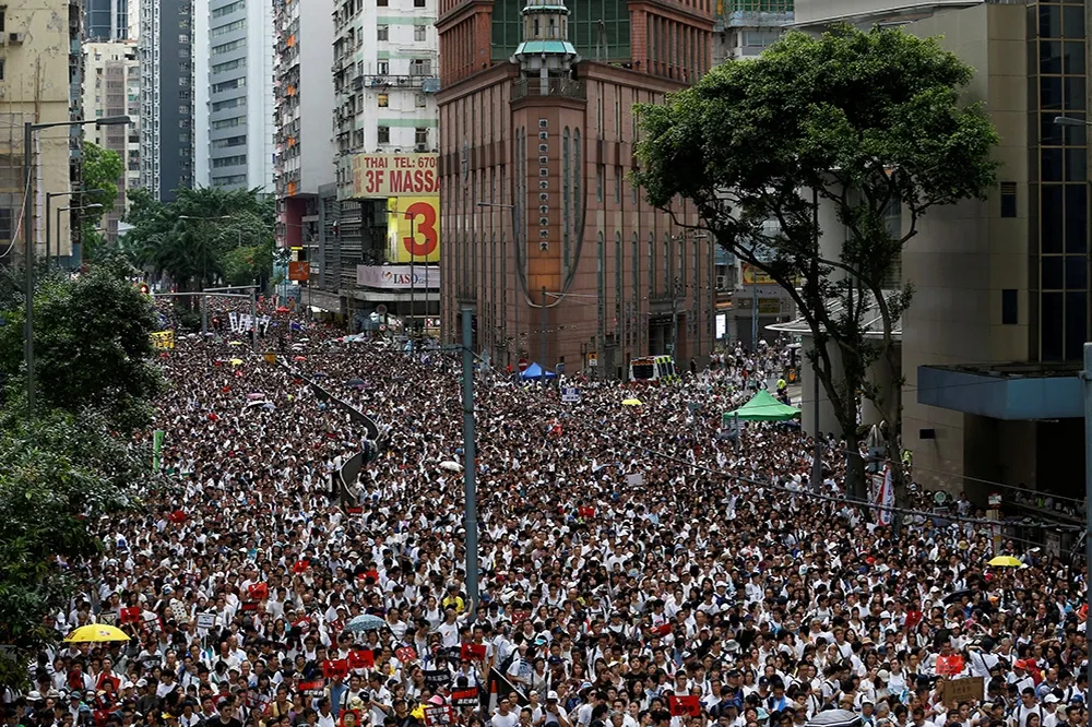 【香港反送中】遊行由日到夜103萬人參與　蔡英文：港人的自由不再理所當然