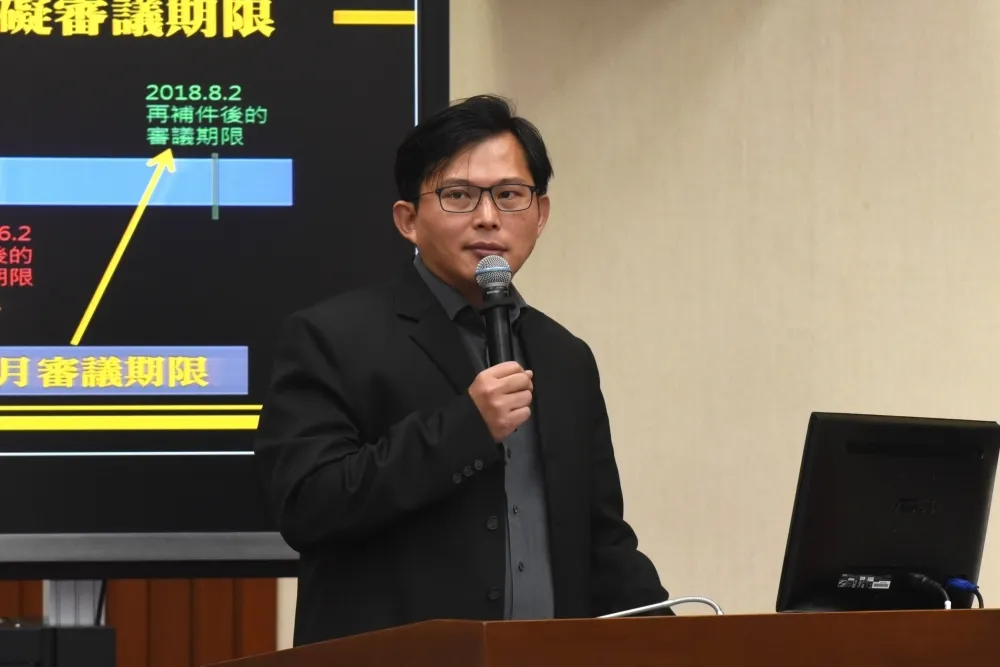 黃國昌控包庇議員設違法養雞場　屏縣府回擊：去提告更快