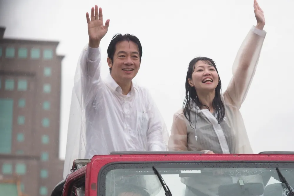 【直播】賴清德車隊不畏風雨　高嘉瑜陪掃街將抵凱道