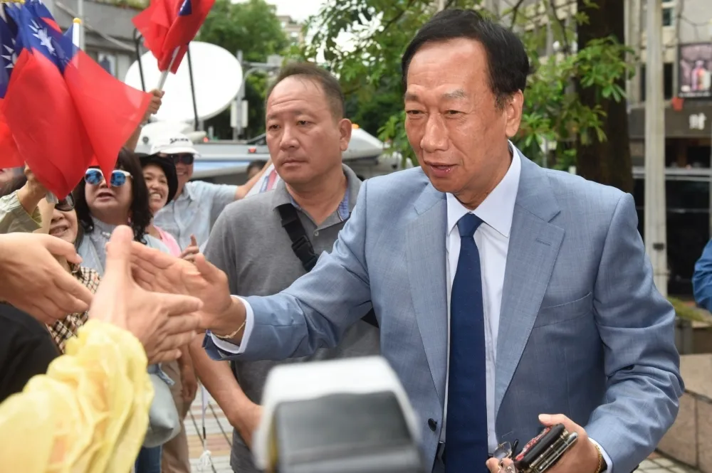 【首富之戰】郭台銘得知政見會由中天轉播　抓狂飆罵50分鐘