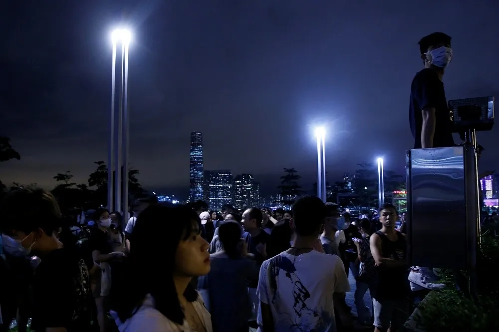 【香港反送中】《逃犯條例》今二讀　香港眾志封鎖地鐵中環站籲民眾參與罷工