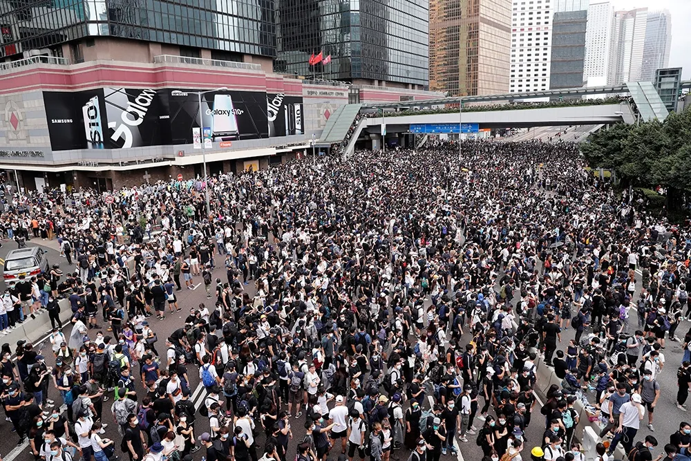 【香港反送中】百萬人抗爭撼動港府　《逃犯條例》二讀程序延期