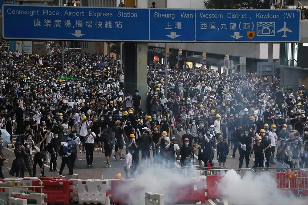 【香港反送中】逾30名前港府高官要求暫緩修訂《逃犯條例》　16日遊行各界嚴陣以待