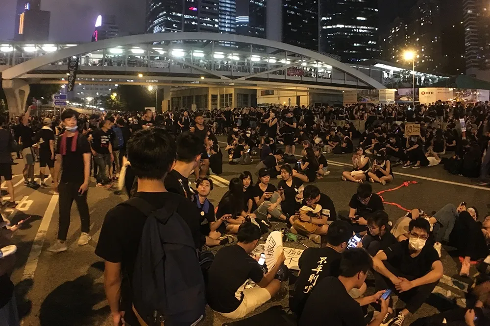 【反送中現場】民陣宣布「200萬+1」人參與遊行　政總前數千人不離開恐成佔中2.0