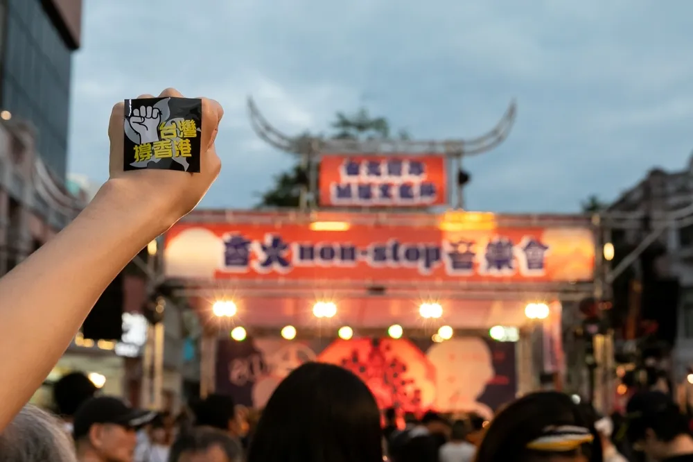 反送中！台北霞海城隍文化節「香火 non-stop 音樂會」破千人到場一起撐香港