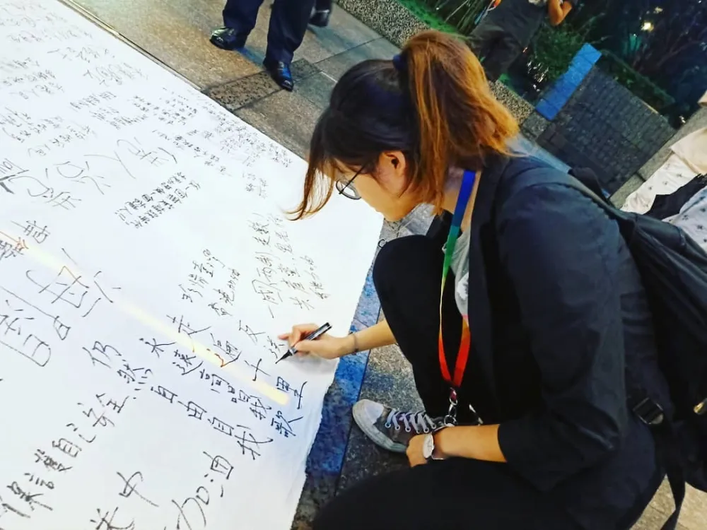 【放棄期末考赴港聲援】台灣女孩被催淚彈炸仍往前衝　IG爆增至45萬人